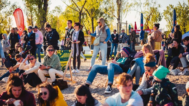 Relaxing by the lake. (Bild: © Florian Schoeny)