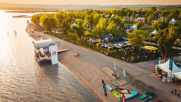 The festival site is located directly on the lakeshore. (Bild: © Florian Schoeny)