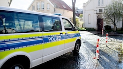 Unbekannte haben am Freitag einen Brandsatz auf eine Synagoge in Oldenburg geworfen.