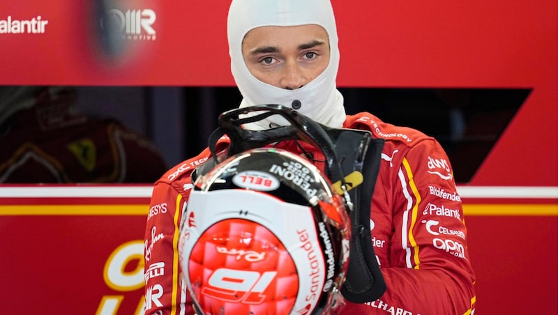 Charles Leclerc ehrt seinen Freund mit speziellem Helmdesign. (Bild: AP)