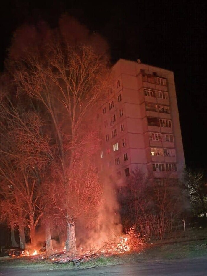 Tűz egy lakóház közelében