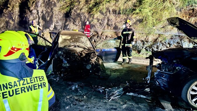 Acil servis ekipleri enkaz alanıyla karşı karşıya kaldı. (Bild: FF Mondsee/Stoxreiter)