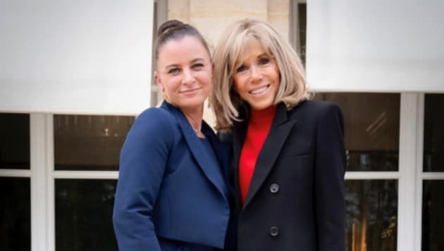 Katharina Nehammer (li.) und Brigitte Macron im Élysée-Palast (Bild: Présidence de la République France)