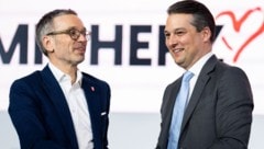 Von links: FPÖ-Chef Herbert Kickl und Wien-Spitzenkandidat Dominik Nepp (Bild: APA/GEORG HOCHMUTH)