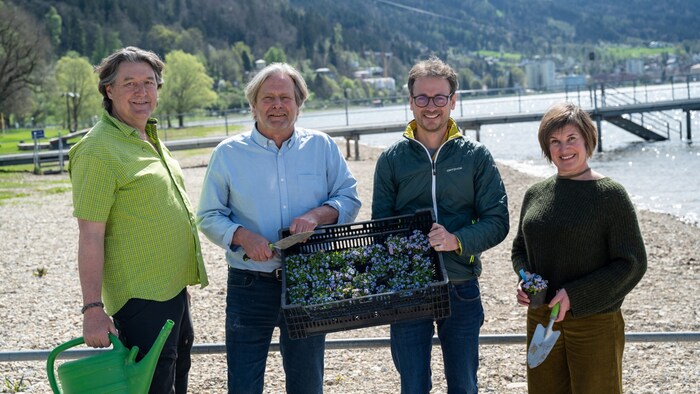 Thomas Kopf (Gärtnerei Kopf in Sulz), Bürgermeister Frank Matt, Landesrat Daniel Zadra und ...