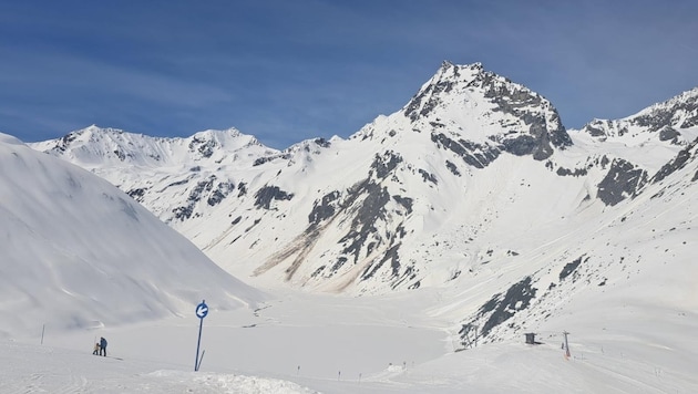 Tolle Tourenbedingungen herrschen auch im Rifflseegebiet (links) und am Pitztaler Gletscher. (Bild: Christian Riml)