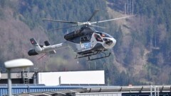 Der Notarztheli bei der Landung beim Krankenhaus Schwaz. (Archivbild) (Bild: Manuel Schwaiger)