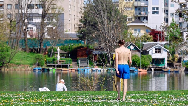 Hafta sonu bol güneş ışığı ve yaz sıcaklıkları ile başladı - bazı yerlerde Cumartesi öğleden sonra erken saatlerden itibaren sıcaklık 25 derece civarındaydı. (Bild: Klemens Groh)