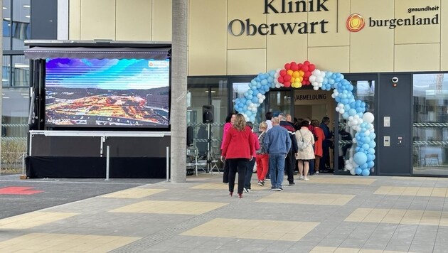 Big rush: more than 4,000 visitors came to see the new Oberwart Clinic on the first two days alone. (Bild: Schulter Christian)
