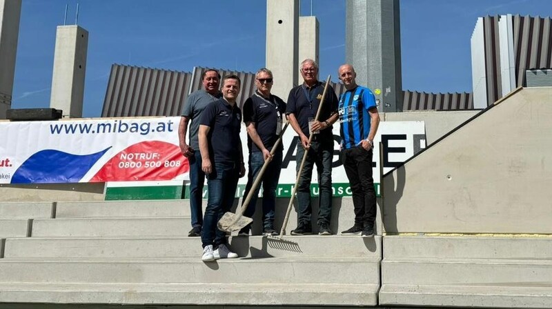 Auf der „Baustelle Auswärtssektor“ (v. li.): Franz Halbertschlager, Bernhard Reikersdorfer, Erwin Knoll, Johann Korn und Gerhard Reikersdorfer. (Bild: Christian Mayerhofer)