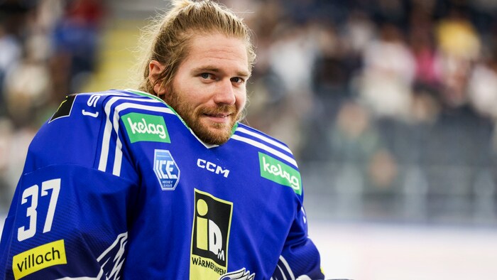 Backup-Goalie Rene Swette bleibt den Adlern ein weiteres Jahr erhalten.