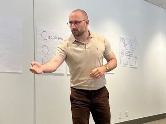Daniel Heinrici während eines interaktiven Workshops.