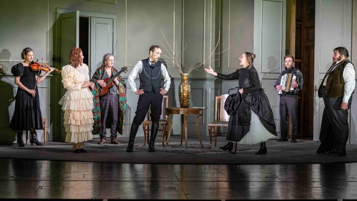 Two Nestroy farces, "Frühere Verhältnisse" and "Häuptling Abendwind", are currently being ...