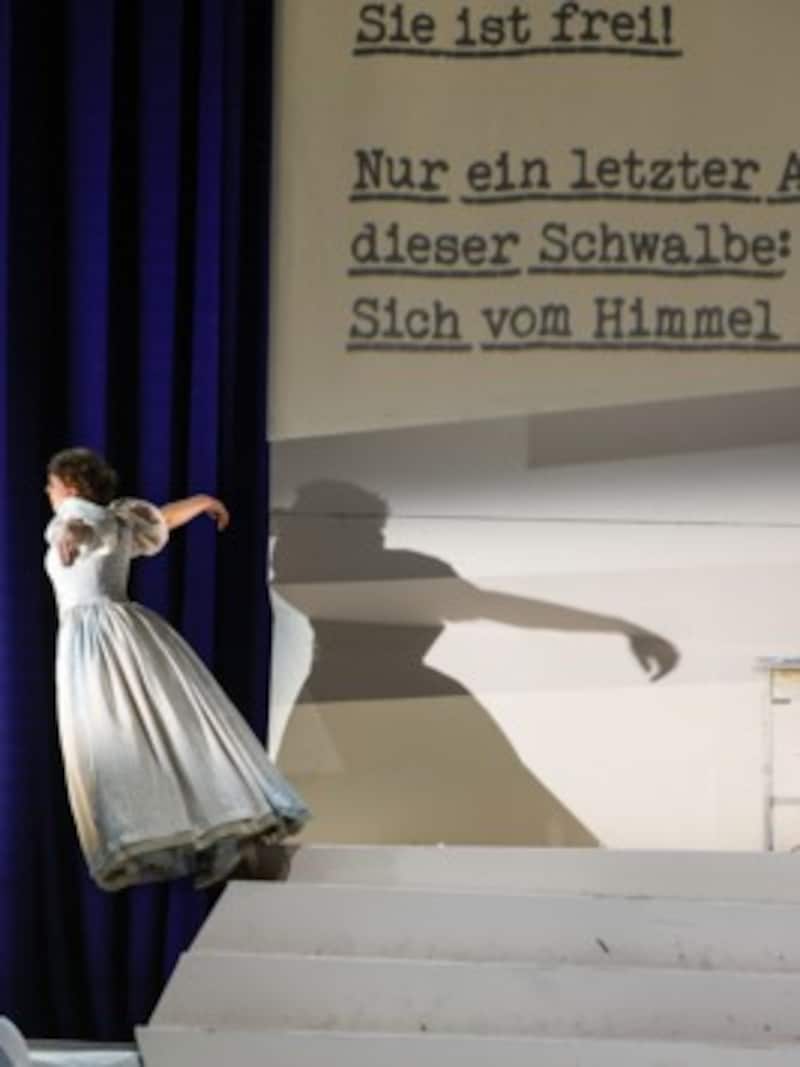 Puccinis „Schwalbe“ („Rondine“) lernt fliegen (Bild: © Barbara Pálffy / Volksoper Wien)