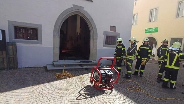 Glücklicherweise bemerkte ein Kirchgänger den Brand und alarmierte umgehend die Feuerwehr. (Bild: Feuerwehr Feldkirch-Stadt)