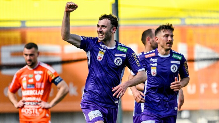 Kickers like Andy Irving (center) drove up the market value of Klagenfurt.