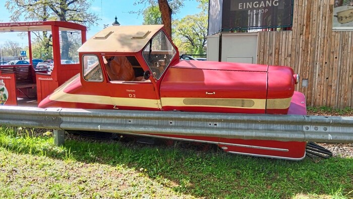 Die Liliputbahn zählt zu den Wahrzeichen des Wurstelpraters. Sie bietet Platz für etwa 80 ...