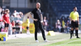 Trainer Christian Ilzer kann einen Neuzugang von der Insel begrüßen.