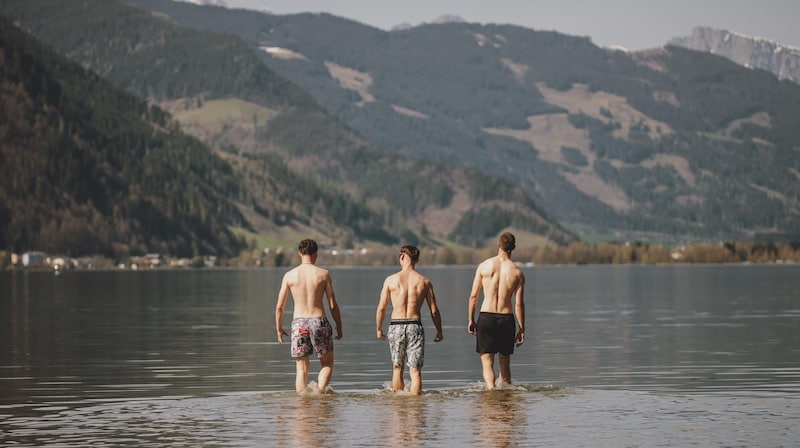 Frühes Badevergnügen: Ungewöhnliche Impressionen vom Zeller See. (Bild: EXPA)