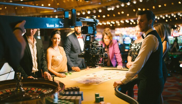 Auch im Casino Velden wurde für das mysteriöse Serienprojekt gedreht – mit dabei viele bekannte ...