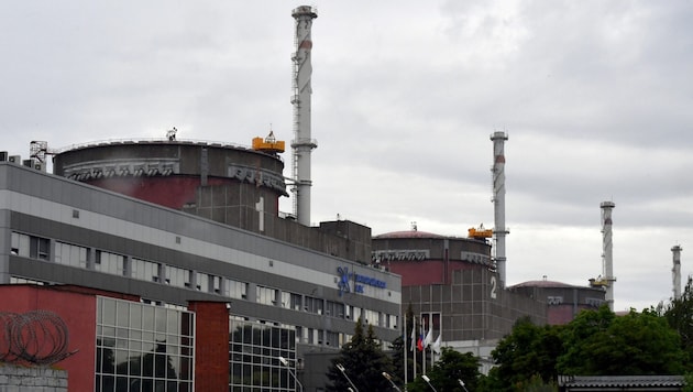 The Zaporizhzhya nuclear power plant in southern Ukraine has repeatedly been the scene of hostilities. (Bild: APA/AFP/Olga MALTSEVA)