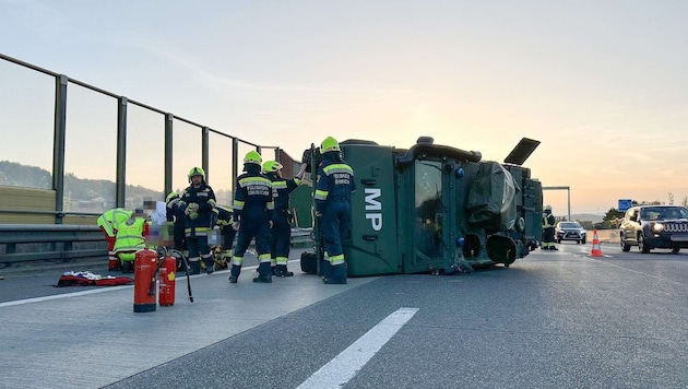 There was a serious traffic accident on the A1 in the direction of Vienna on Sunday evening with two people injured (Bild: DOKU NÖ)