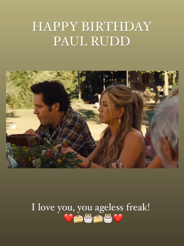 Klipte Aniston ve Rudd 2012 yapımı "Wanderlust - The Trip of a Lifetime" filminden bir sahnede ...