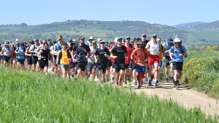 Reminiscent of a famous movie scene from "Forrest Gump". Hundreds of people accompanied Russ on ...