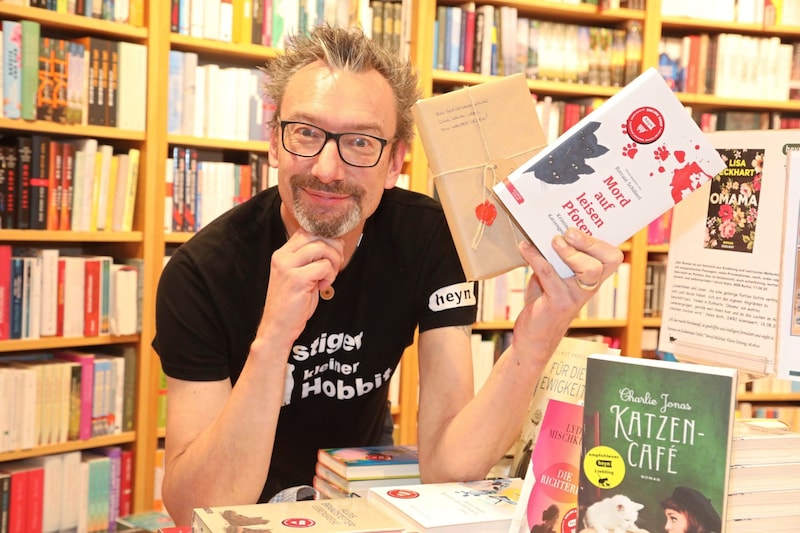 Helmut Zechner ist Buchhändler aus Leidenschaft: „Buchhandlungen sind Wissens- und Kulturtankstellen.“ (Bild: Uta Rojsek-Wiedergut)