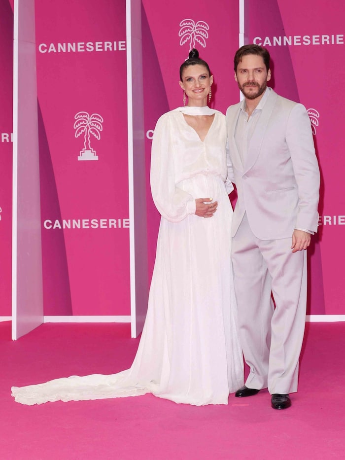 In Cannes zeigte Brühls Ehefrau Felicitas Rombold ihr Babybäuchlein am roten Teppich.