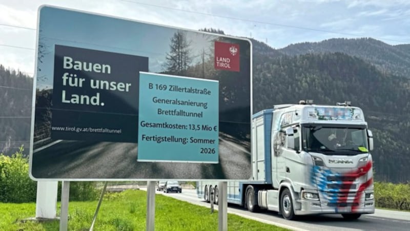 Hinweis auf die Mega-Baustelle im vorderen Zillertal. (Bild: zoom.tirol, Krone KREATIV)