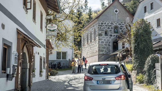 A chapel, an innkeeper, a miller and around 40 inhabitants - time seems to have stood still in the village of Kneiding. That is why it is already very popular with day-trippers. (Bild: Scharinger Daniel, Krone KREATIV)