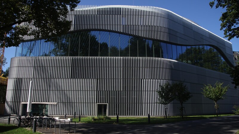 The people of Salzburg were not even able to use their large, expensive indoor pool for four years. It will not reopen until 2025. (Bild: Tröster Andreas)