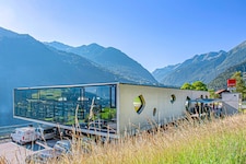 Für seine Architektur bekam MPreis viele Preise. 2023 jubelte man über die erste Milliarde beim ...