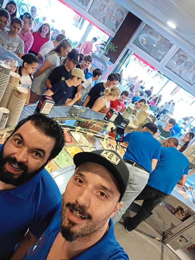 Der Portugiese Luis Marques betreibt eine Eisdiele in der Italienerstraße in Villach. Die Kunden schätzen sein Angebot und nehmen gerne Wartezeiten in Kauf. (Bild: Eisdiele Luis)