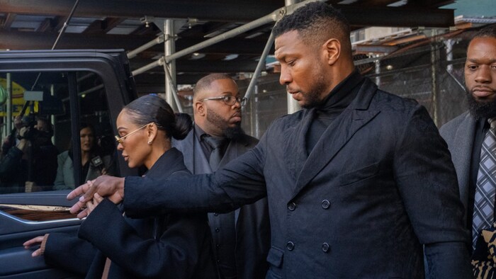 Jonathan Majors hapis cezasından kurtuldu.