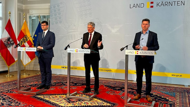 Gute Stimmung nach der Regierungssitzung am Dienstag: LH-Stellvertreter Martin Gruber (ÖVP), Landeshauptmann Peter Kaiser (SPÖ) und Daniel Fellner (SPÖ) (Bild: Clara Milena Steiner)