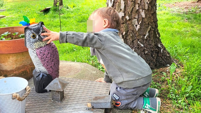 The child still has no idea of the parents' worries