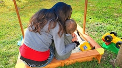 Die Mama mit einem ihrer Buben (Bild: Christa Blümel)