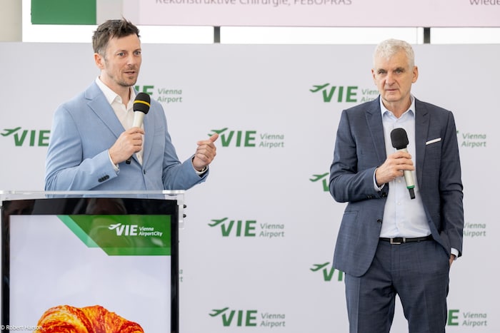 Die beliebten plastischen Chirurgen Dr. Alexander Kozlowski (links) und Dr. Artur Worseg ...