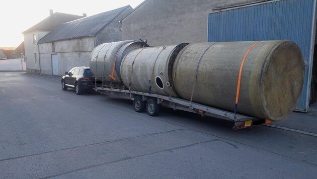 The discarded wine tanks were collected, but none of the money ended up in the sellers' accounts. (Bild: LPD NÖ)