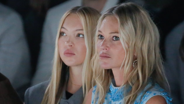 Daughter Lila Grace is the spitting image of her mother Kate Moss. (Bild: JM HAEDRICH / Action Press/Sipa / picturedesk.com)