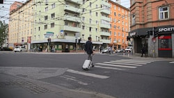 Auf dieser Kreuzung im Salzburger Stadtteil Lehen passierte der brutale Vorfall. (Bild: ANDREAS TROESTER)