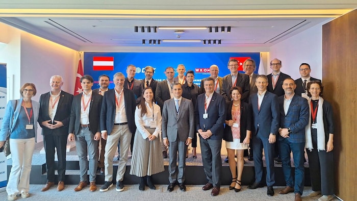 Die Wirtschaftsmission beim Handeslverband DEIK.
