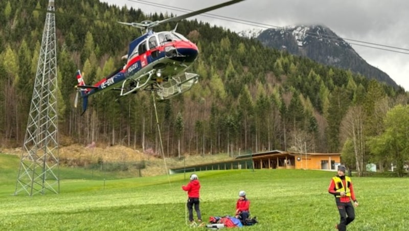 Der Polizeihubschrauber Libelle Tirol barg den Toten. (Bild: ZOOM Tirol)