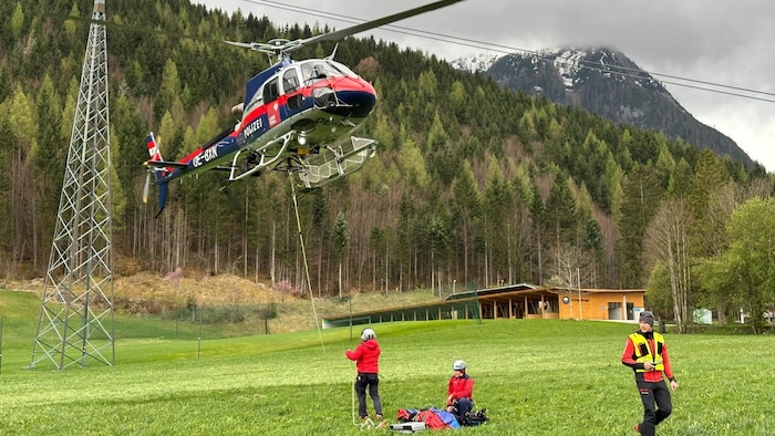 Der Polizeihubschrauber Libelle Tirol barg den Toten.