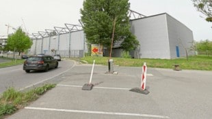 Wer auf diesem Grundstück auch nur wenige Sekunden hält, wird mit 399 Euro zur Kasse gebeten. (Bild: Gerhard Bartel, Krone KREATIV)