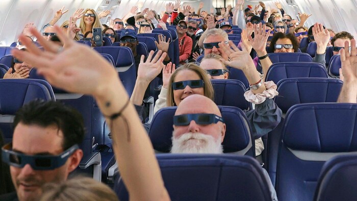 Auch im Flugzeug haben die Passagiere das seltene Phänomen am Himmelszelt beobachtet.