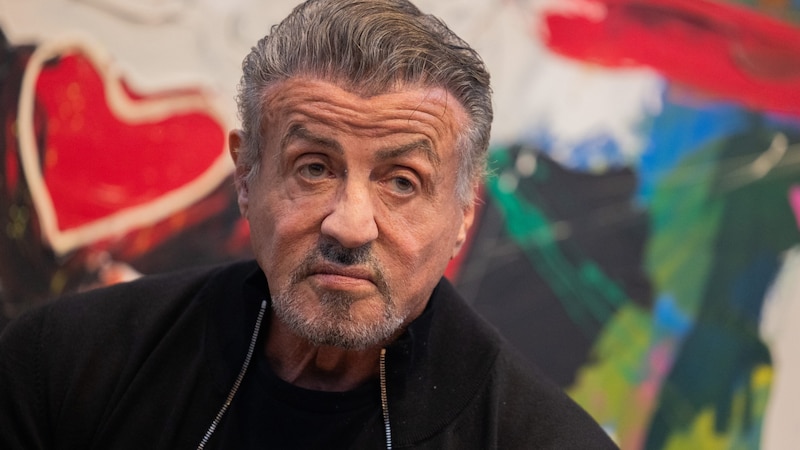 Stallone musste sogar seinen geliebten Hund verkaufen. Als er durch seine Erfolgsrolle in „Rocky“ sehr erfolgreich wurde, kaufte er ihn wieder zurück. (Bild: APA/dpa/Rolf Vennenbernd)