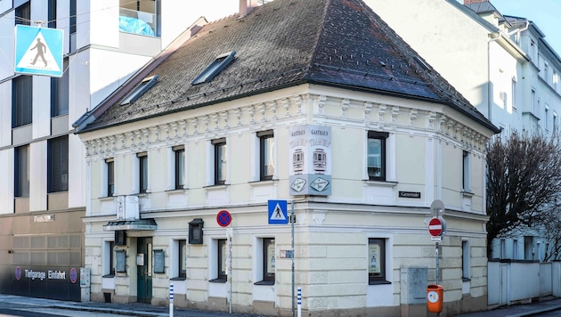 The Wilhelminian-style building at Stockhofstraße 27 is expected to reopen in June. (Bild: Einöder Horst)